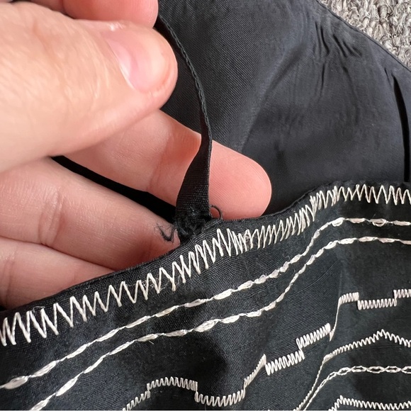 Ann Taylor Geometric Black and White Striped Women's Top size 12p - Picture 7 of 7